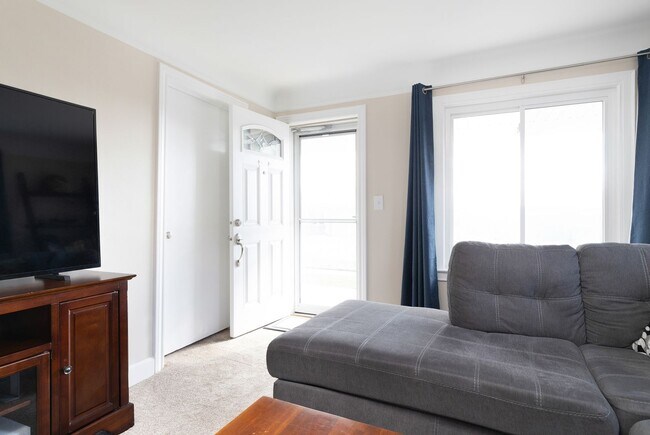 Building Photo - OPEN HOUSE SATURDAY 5/10 FROM 3:00 TO 4:00...