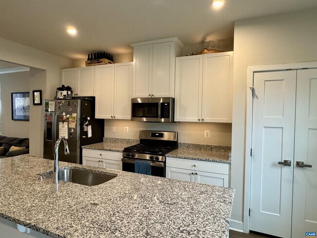 Building Photo - 2034 Landon Ln