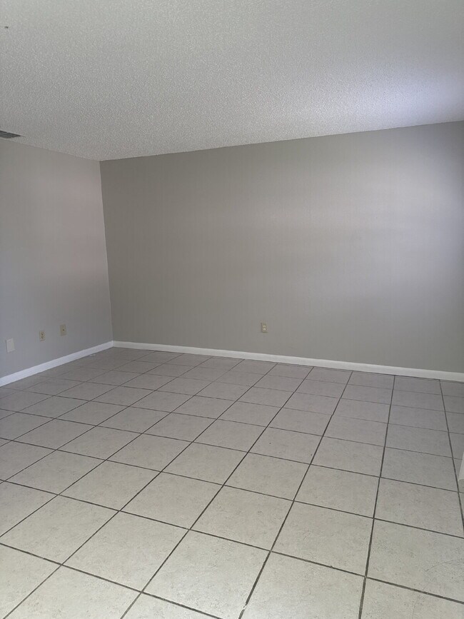 Building Photo - Updated one bedroom 1 bath