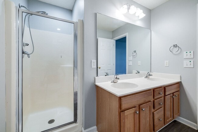 Building Photo - Spacious & Beautifully Maintained 5BR/3BA ...