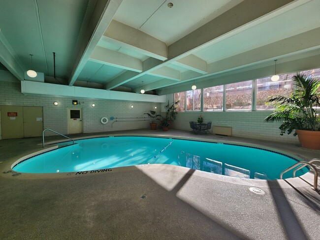 Building Photo - Gorgeous 1 Bed 1 Bath Condo In Fantastic L...