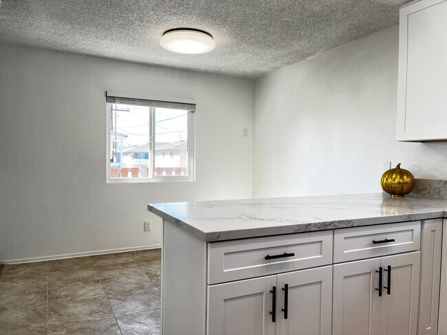 Building Photo - 7631 Amazon Dr