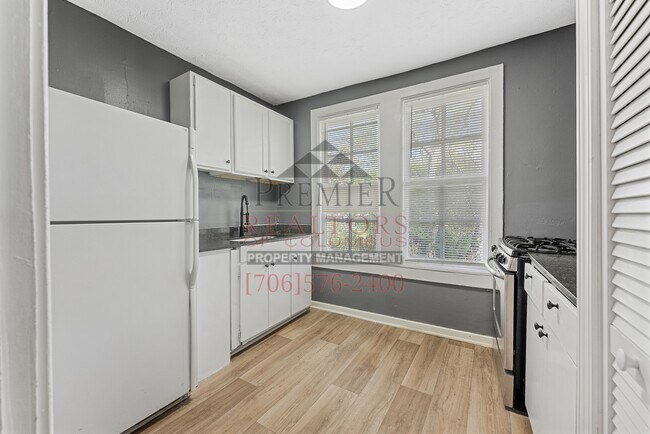 Building Photo - 852 Fulton Ave