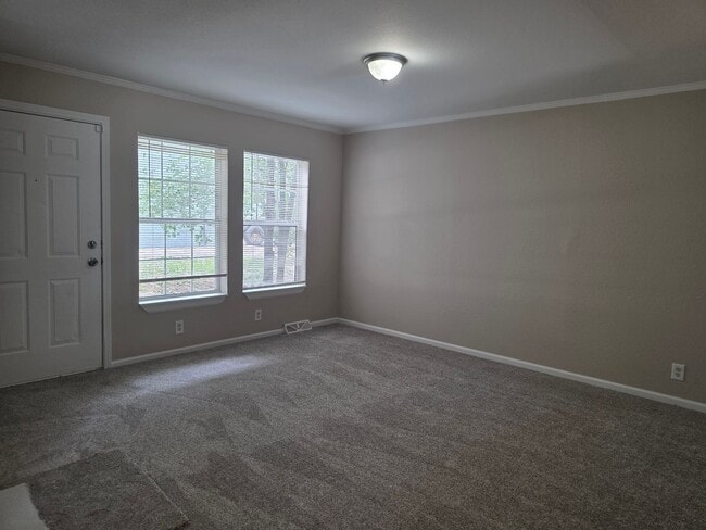 Building Photo - Bright & Refreshed 3BR Townhome Ready for Move-In