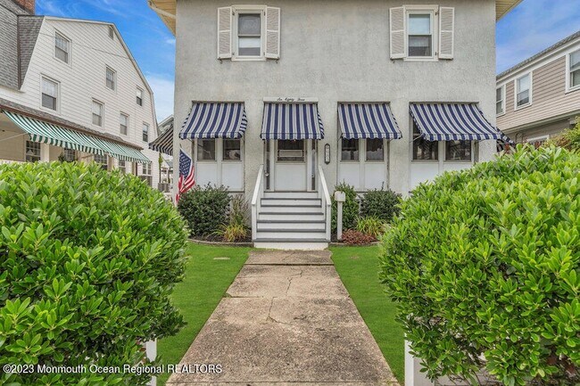 Building Photo - 683 Main Ave