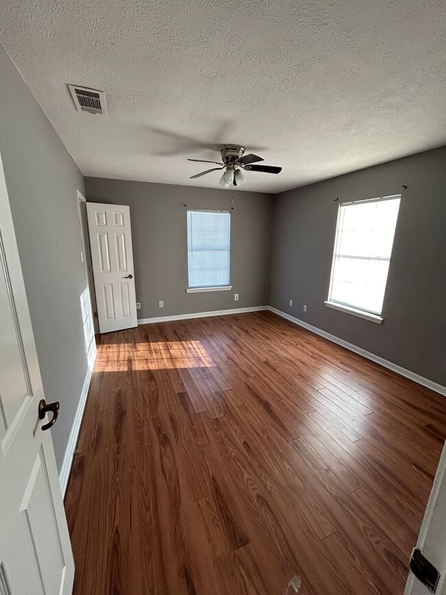 Building Photo - Apartment For Rent In Maplewood