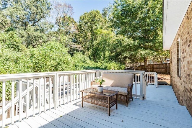 Building Photo - 10770 Hunters Cir W