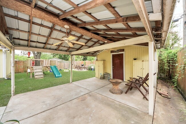 Building Photo - 7722 Elm St