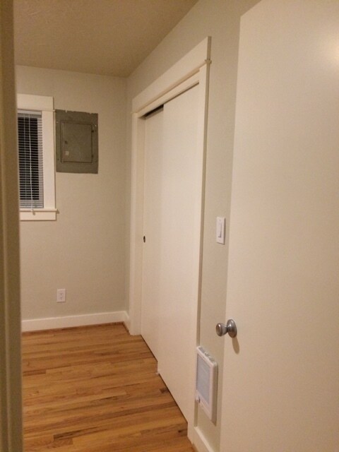 Building Photo - Modern Remodel Spacious 2BD University Par...