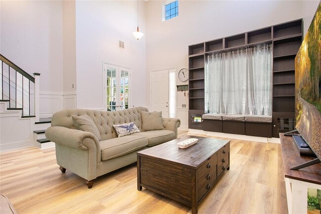 Building Photo - 8555 Abbotsbury Dr
