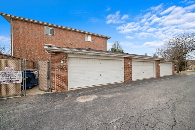 Building Photo - 941 N Swift Rd