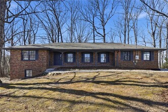 Building Photo - 1460 Hillcrest Dr