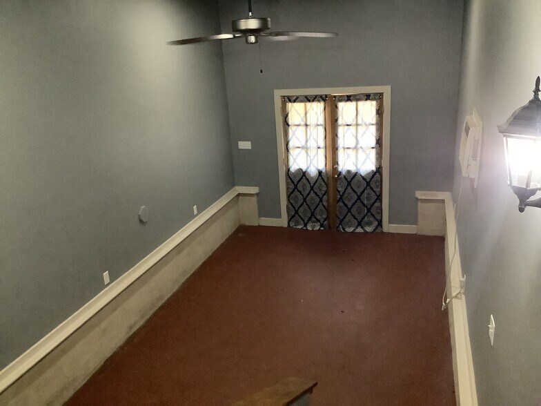 Building Photo - 305 N Magnolia St
