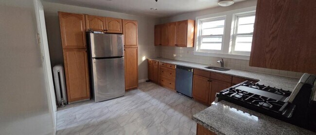 Building Photo - 61 N 22nd St