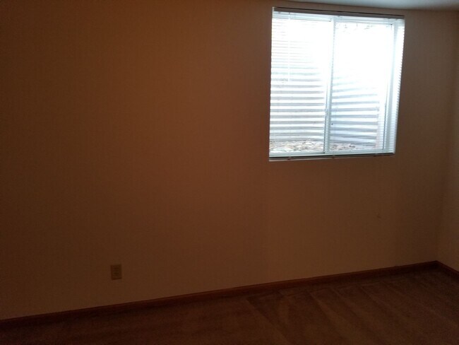 Building Photo - 1403 Glenview Ln