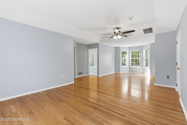 Building Photo - 857 Woodbury Dr