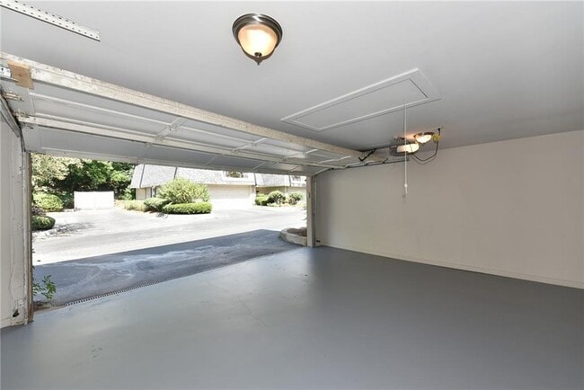 Building Photo - 5115 Chemin De Vie NE