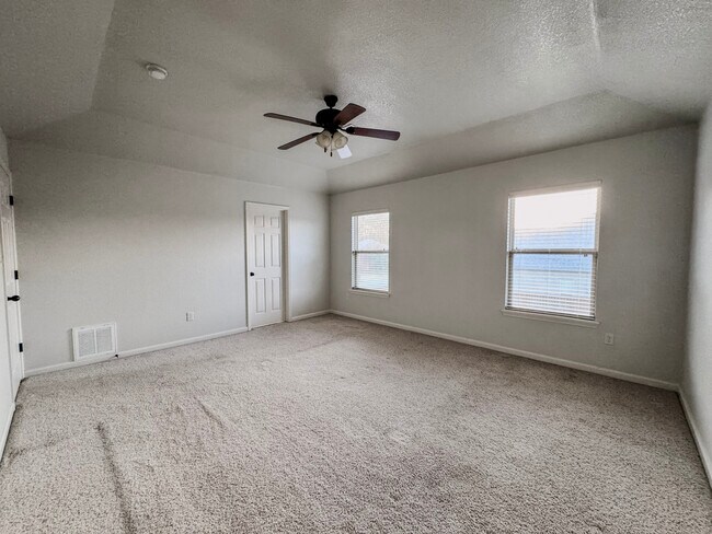 Building Photo - 36 Talladega Loop