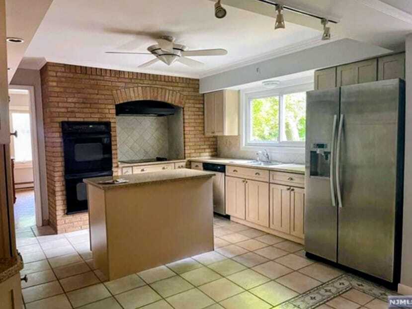 Building Photo - 537 Winterburn Grv