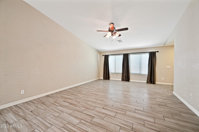 Building Photo - 2209 E Hazeltine Way