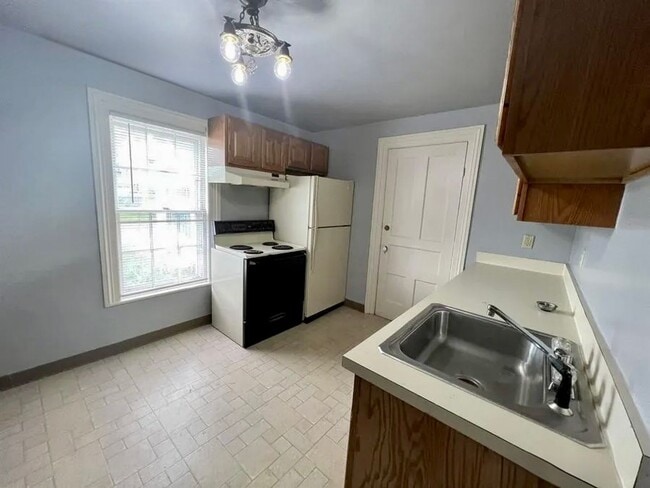 Building Photo - 501 W Forest Ave