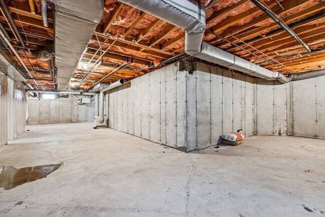 Building Photo - 42 Oak Bluff Cir