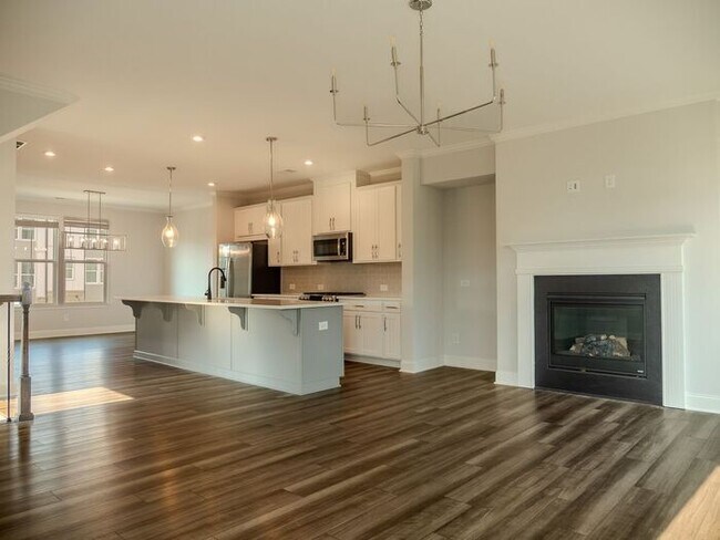 Building Photo - 625 Tiller Wy