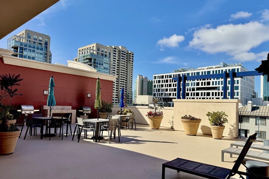 Building Photo - 235 Market St