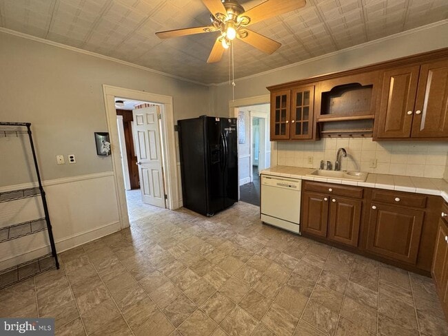 Building Photo - 416 Maryland Ave