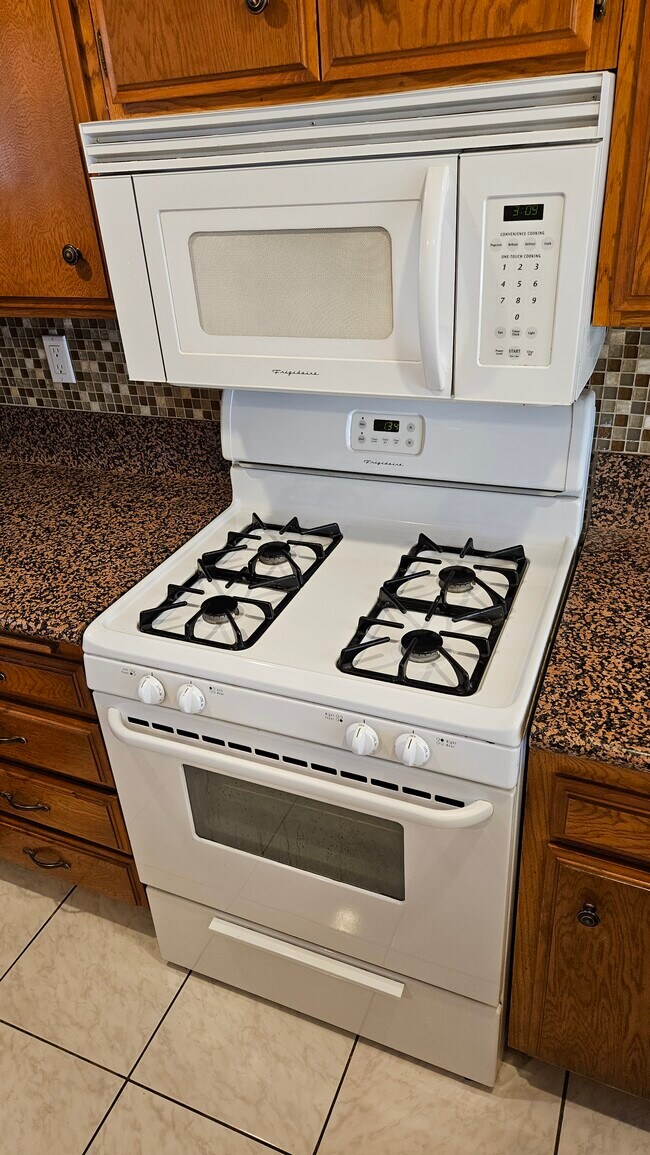 Building Photo - 279 N Holliston Ave