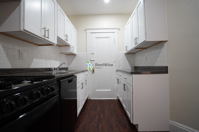 Building Photo - 8 Vinal St