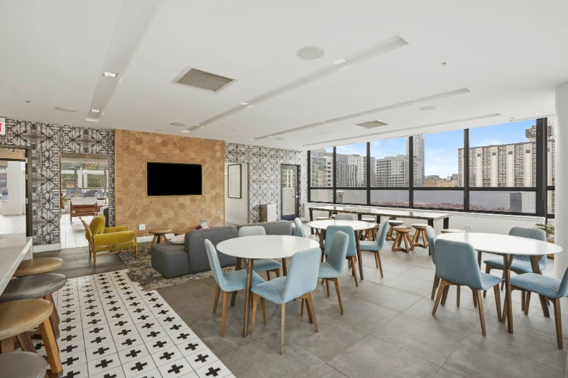 Building Photo - 772w W Adams St