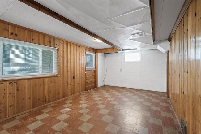 Building Photo - 3635 Poplar Ave