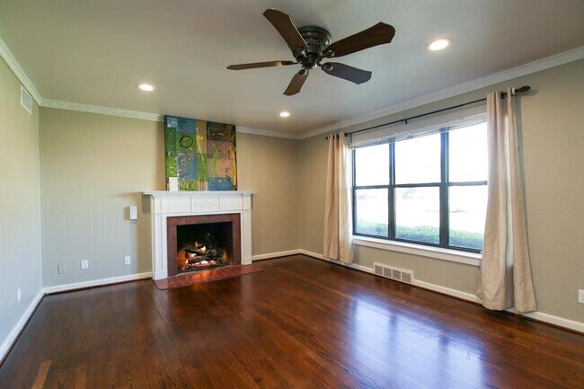 Building Photo - 6824 Southridge Dr