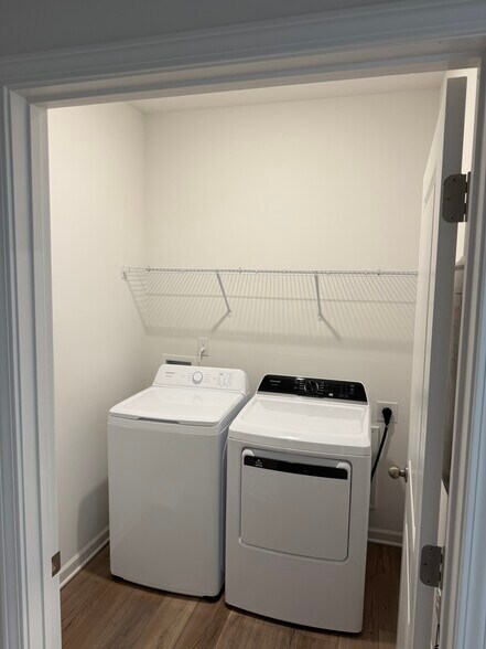 Laundry - 208 Overton Dr