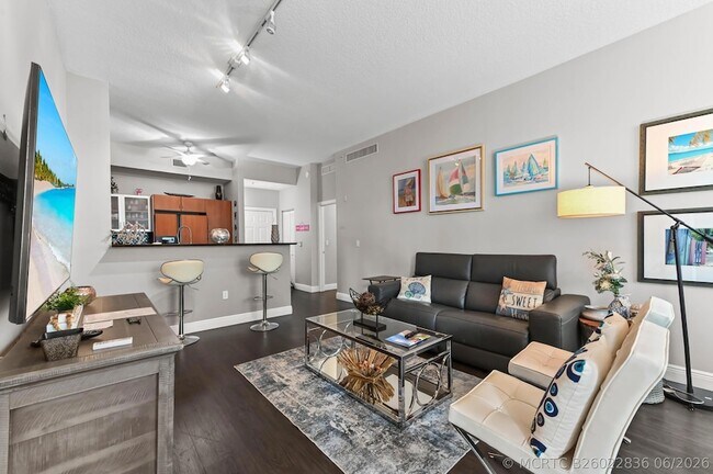 Building Photo - 804 E Windward Way