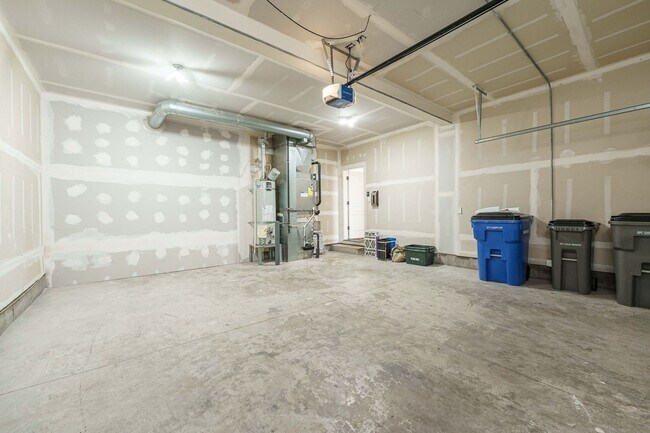 Building Photo - Cul-de-Sac Living at Its Best – Updated 3BR with Garage & A/C!