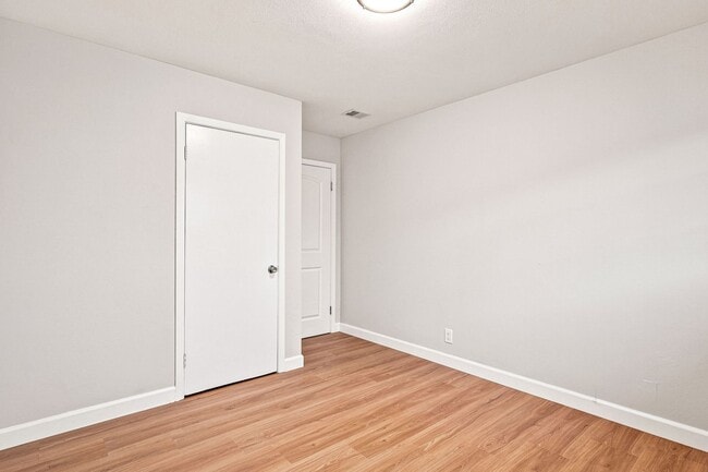 Building Photo - 4448 Irvington Ave