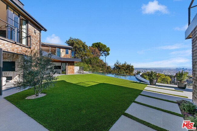 Building Photo - 2020 Cyprean Dr