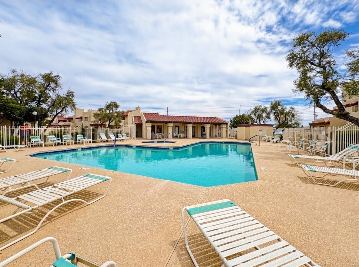 Building Photo - 2020 W Union Hills Dr