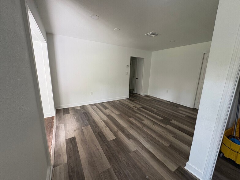 Building Photo - 300 SW 73rd Street Rd
