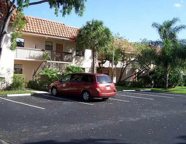 Building Photo - 15706 E Waterside Cir