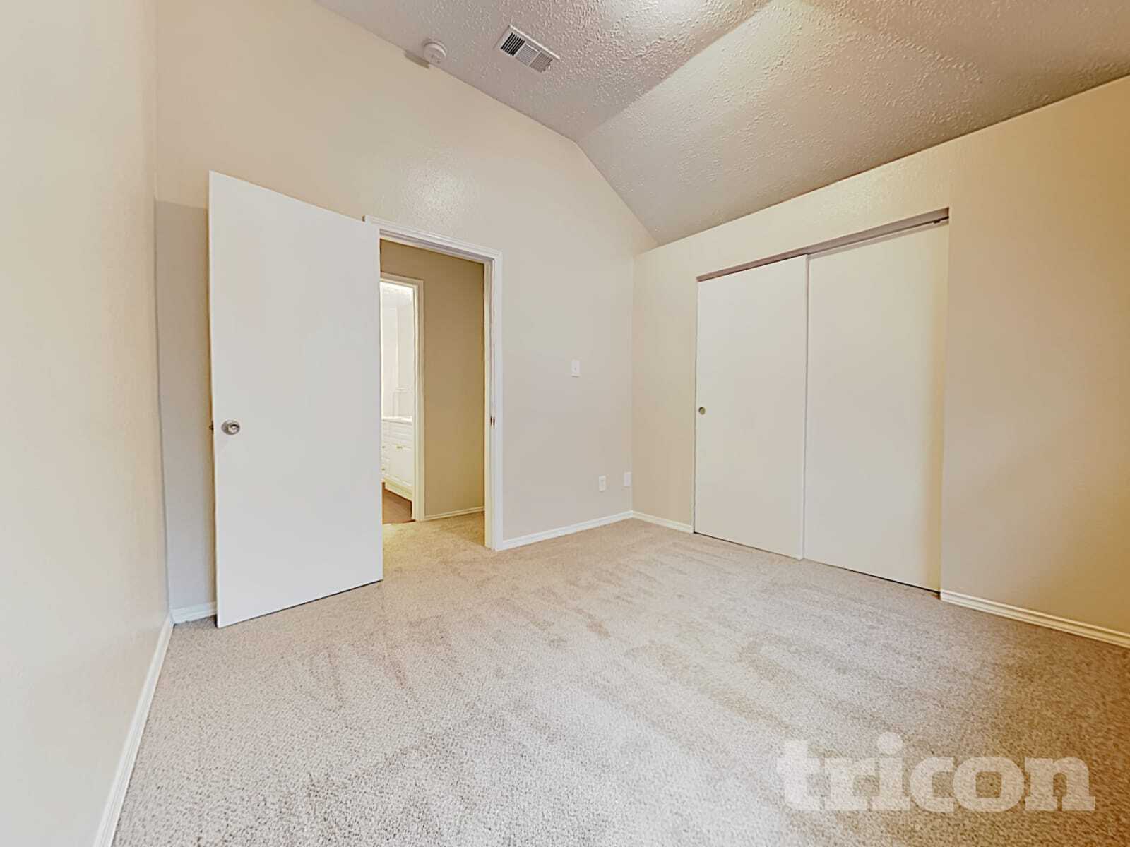 Building Photo - 1934 Creston Dr