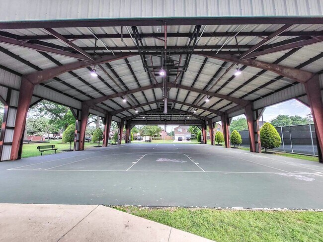 Building Photo - 419 Thorpe Springs Dr