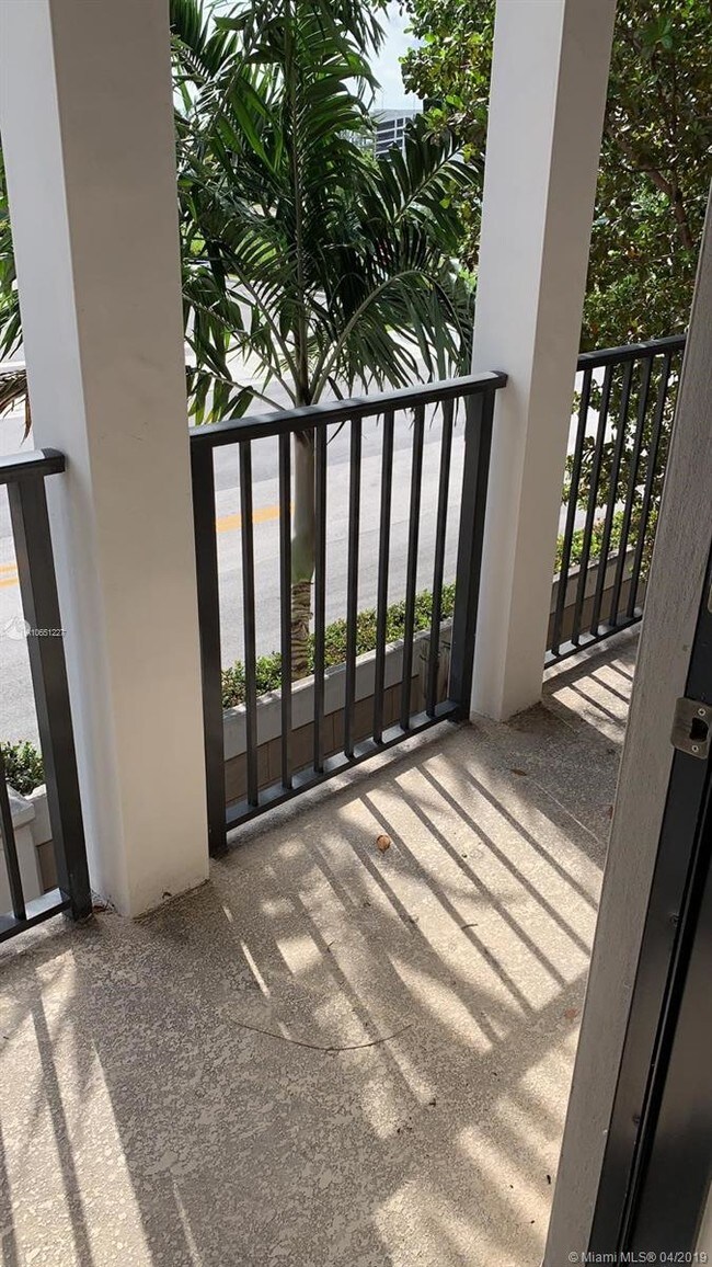 Building Photo - 6175 NW 104th Ct