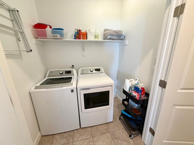 Building Photo - 4416 W Glendon Dr