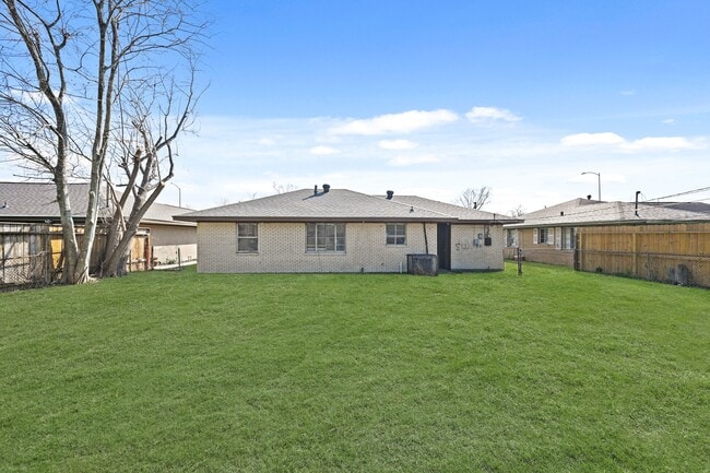 Building Photo - 8829 Woodlyn Rd