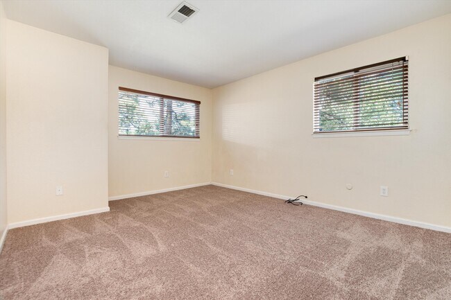 Building Photo - 2375 E Geddes Ave