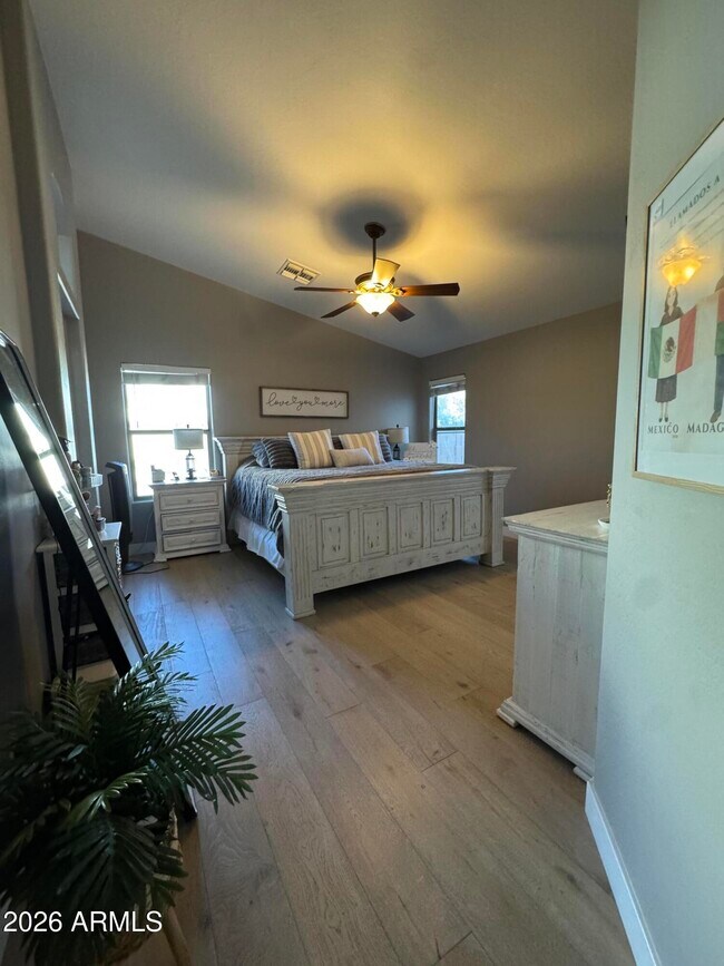 Building Photo - 734 E Kelsi Ave