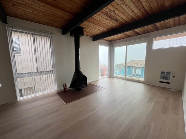 Building Photo - 2804 Manhattan Ave